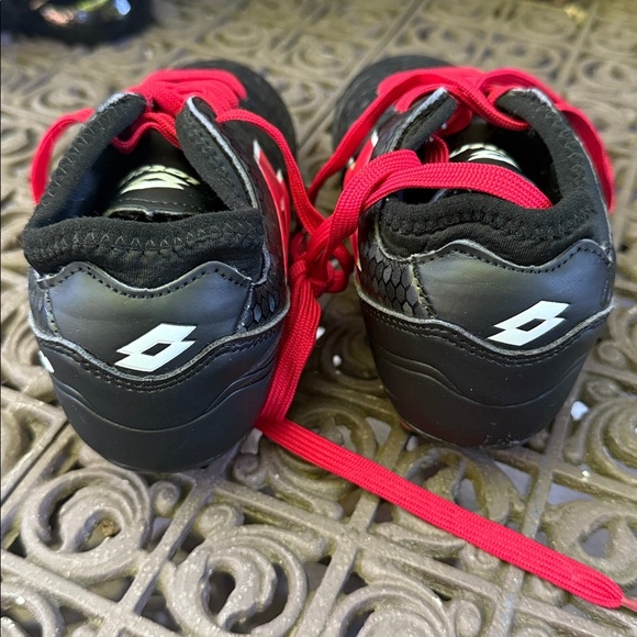 Lotto Storm Boys Black and Red Soccer Cleats. Size 1. Like New! - Picture 2 of 6